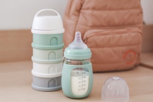 BEABA, cutii de dozare lapte praf stivuibile, 100% etanse, 4 compartimente, capacitate mare, pot fi folosite si ca cutii de gustari, bumbac alb/verde salvie - Img 5