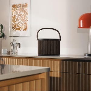 Boxa portabila Bang Olufsen Beosound A5 - Sunet 360, Lemn Stejar Inchis - Img 4
