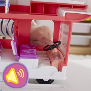 Camioneta de vacanta Peppa Pig cu 4 figurine si accesorii interactive - Img 5