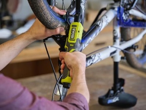 Cheie cu clichet fara fir Ryobi 4 V USB-Lithium RR14W4-0, priza patrata de 1/4 inch, fara baterie si incarcator - Img 4