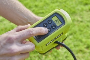 Compresor portabil RYOBI RPI18-0 18V 11 bar afisaj digital fara acumulator - Img 5