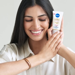 Crema de maini NIVEA Luminous 630, 50 ml, anti-pete, cu acid hialuronic - Img 3