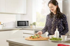 Cuptor cu microunde Sharp R843INW 4 in 1 cu aer cald, gratar si convectie/ 25 L/ 800 W/ gratar cu infrarosu de 1000 W/ 2500 convectie/ 10 programe automate/ program pizza/ platan metalic (30 cm)/ argintiu - Img 2