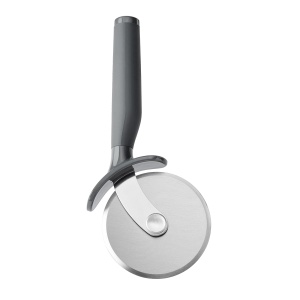 Cutit pentru Pizza KitchenAid, inox, cu protectie pentru degete, gri
