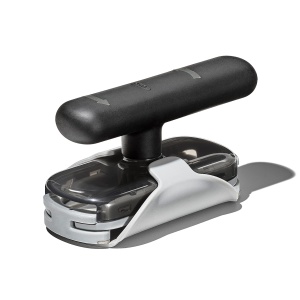 Deschizator de sticle OXO Good Grips cu suport antiderapant, design rotativ