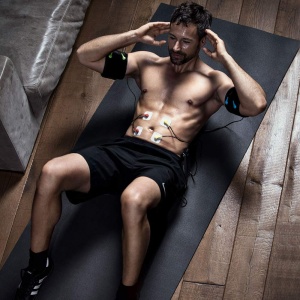 Dispozitiv de stimulare musculara Beurer EM 95 EMS homeSTUDIO, dispozitiv de antrenament EMS de ultima generatie pentru acasa cu aplicatie si antrenor virtual, inclusiv mansete si electrozi - Img 3