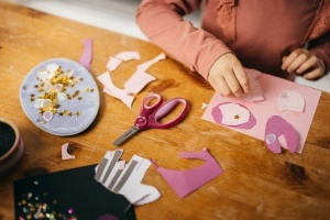 Foarfeca pentru copii Fiskars Glitter, 13 cm, roz, pentru dreptaci si stangaci - Img 6