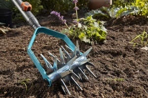 Freza de gradina Gardena combisystem 14 cm, din otel de calitate, cu roti stelate - Img 3