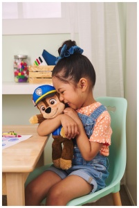 GUND PAW Patrol atarnand de plus Chase, 30 cm - jucarie de plus de inalta calitate din panza moale de velur cu ochi brodati, originala in aspectul serialului TV, pentru copii de la 1 an - Img 4