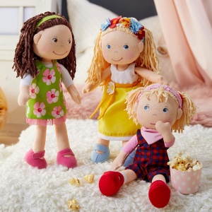 HABA Cuddly Doll Coco - Papusa moale de carpa 30 cm ideala pentru fete si baieti lavabila si usor de pus si de scos de la 15 ani - 1303666001 - Img 2