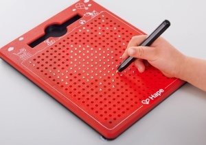 Hape Mini Tablita Magnetica Rosie pentru Copii Joc Creativ de Calatorie - Img 2