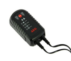 Incarcator auto electronic AEG 005183 4A Compatibil 6V si 12V - Img 2