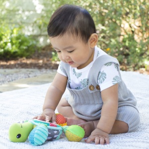 Infantino Go Gaga Turtle Mirror Pal jucarie senzoriala pentru bebelusi cu oglinda si texturi captivante - Img 5