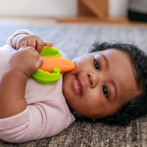 Infantino Lil Nibbles Silicon Beissring Carrot BPA Free pentru bebelusi - Img 11