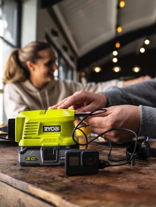 Inversor de curent Ryobi RY18BI150A-0, 150W, 2x USB, iluminare LED - Img 8