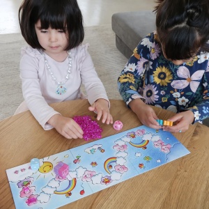 Joc de societate HABA Einhorn Glitzergluck, 60 cristale, pentru 2-4 jucatori - Img 5