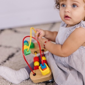 Labirint cu bile din lemn Melissa Doug, culori vibrante, baza stabila - Img 10