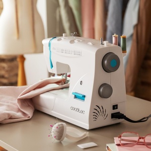 Masina de cusut Cecotec, 66 cusaturi, nivel mediu, BelleCouture 6600, butoniera in 4 trepte, schimbare rapida a piciorului presor, lumina LED, brat liber si spatiu de depozitare, kit de accesorii - Img 5