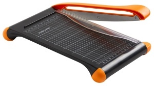 Masina de taiat hartie Fiskars, A5 si A4, negruorange, 10 foi - Img 1