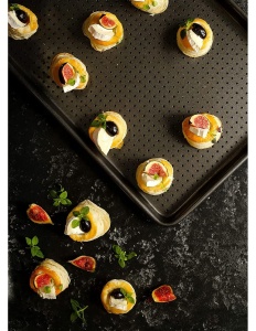 MasterClass Crusty Bake Tava de copt cu gauri perforate, matrita pentru prajituri, vase de copt din otel inoxidabil, 27 x 39 x 2 cm, 1 bucata, gri - Img 6