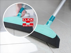 Matura din spuma Leifheit Classic 34 cm, ideala pentru persoanele care sufera de alergii cu conexiune inclinata a manerului, cap de matura fara maner, pentru indepartarea rapida a celui mai fin praf si murdarie, cu sistem de clic - Img 4