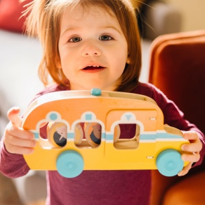 Melissa & Doug GO Tots Bus Rolling & Driving, Jucarii din lemn pentru copii mici, Jucarii de dezvoltare, Jucarii din lemn de la 1 an, cadou pentru bebelus baiat si fata, materiale certificate FSC - Img 2