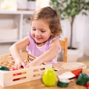 Melissa Doug Set Alimente din Lemn pentru Taiat 26 Piese Joc de Rol pentru Copii 3 - Img 5