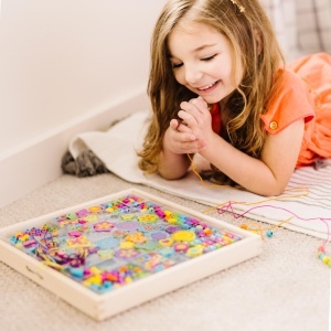Melissa Doug Set Creativ Perle din Lemn FSC 200 Piese Pentru Copii 4 - Img 2
