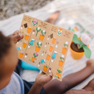 Melissa si Doug | Sa exploram | Set de joc Flori si gradina cu flori care isi schimba culoarea (16 bucati) - Img 7
