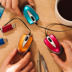 Mouse optic portabil Verbatim Go Mini cu cablu retractabil - roz - Img 2