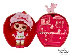 Papusa L.O.L. Surprise Loves Strawberry Shortcake Tots cu 7 Surprize, 6 Figurine, 2-Zimmer Spielset - Img 4