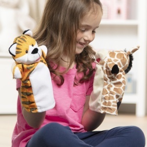 Papusi de mana Melissa Doug Prietenii din gradina zoologica set interactiv pentru copii 2 ani - Img 2