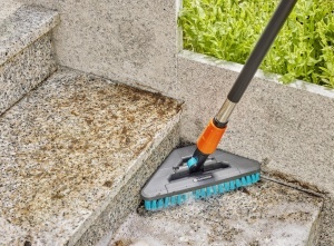 Perie de curatare Gardena Cleansystem Hard Flex 18814-20 pentru suprafete mari cap rotativ 360deg - Img 2