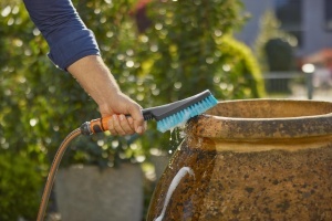 Perie de Curatare Gardena Cleansystem S Hard, cu Maner Antiderapant, Design Plat - Img 2