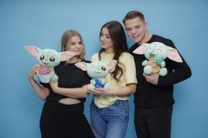 Plush Grogu cu Macaroon 25 cm Disney Star Wars, material moale, design detaliat - Img 5