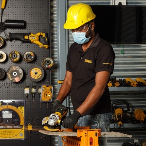 Polizor unghiular Dewalt DWE4357, 1.700 W, 125 mm, motor fara perii - Img 2