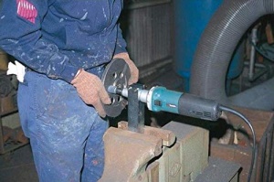 Polizor unghiular Makita GD0810C 750 W, cu carcasa din aluminiu, 25 mm - Img 2