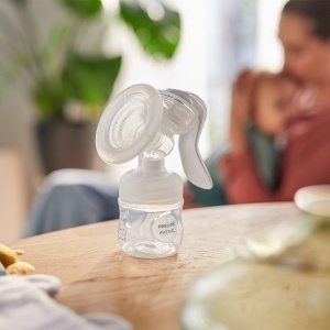 Pompa de san manuala Philips AVENT SCD43060, BPA-free, cu 2 sticle de 260ml si 125ml - Img 7
