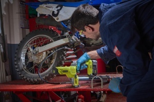Presa de grasimi RYOBI R18GG-0, 210 gmin, 400g cartuse, fara acumulator - Img 2