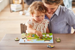 Puzzle din lemn HABA 304430 - Greifpuzzle Obstgarten, 8 piese, cu animale si fructe - Img 2
