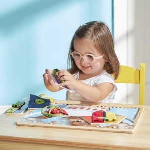 Puzzle educativ Melissa Doug - Ursulet cu abilitati de imbracare, 6 piese, din lemn - Img 7