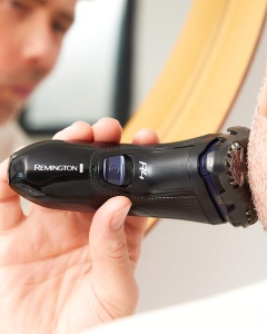 Rasoir Electric Remington R4, 40 min autonomie, trimmer detaliu, rosu - Img 4