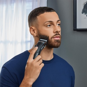 Remington Hair Clipper Professional [auto-ascutire. Lame ceramice cu parghie de reglare/0,5-25 mm] Set de tunsori de par (8 piepteni de atasament, retea/baterie, litiu, husa profesionala cu accesorii de coafura) HC363C - Img 7