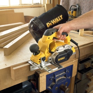 Rindea electrica Dewalt D26500 1050W 82mm cu adancime reglabila si spanauswurf ajustabil - Img 8