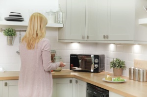 Russell Hobbs RHMM701B 17 litri, 700 W, negru, cuptor cu microunde manual solo cu 5 niveluri de putere, bip si temporizator, functie de dezghetare, curatare usoara - Img 2