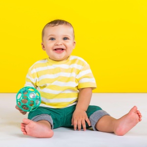 Set cadou de 6 piese Bright Starts, Little Shakers - fara BPA, usor de prins Zornaitoare pentru bebelusi si inele de dentitie, unisex, nou-nascut+ - Img 6