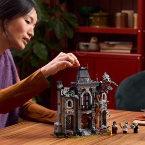 Set Constructie LEGO Icons Primaria Spooky 11383, 1420 Piese, Decoratiune - Img 7