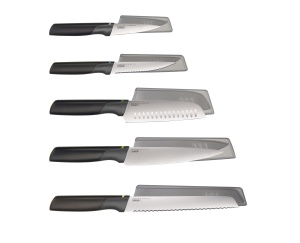 Set de cutite de bucatarie Joseph Joseph Duo Elevate din 5 piese, lame japoneze din otel inoxidabil, include cutit de curatat, margine zimtata si cutit de bucatar cu teaca de protectie, negru/opale