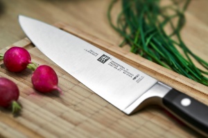 Set de cutite ZWILLING Professional S, 3 piese (cutit de curatare 10 cm, cutit de carne 16 cm, cutit de bucatar 20 cm), maner din otel inoxidabil special/plastic cu nituri, negru [Fabricat in Germania] - Img 5