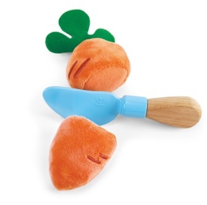 Set de Joaca Hape Gemusekorbchen 8 Piese Legume din Material Textil cu Accesorii pentru Bucatarie - Img 5
